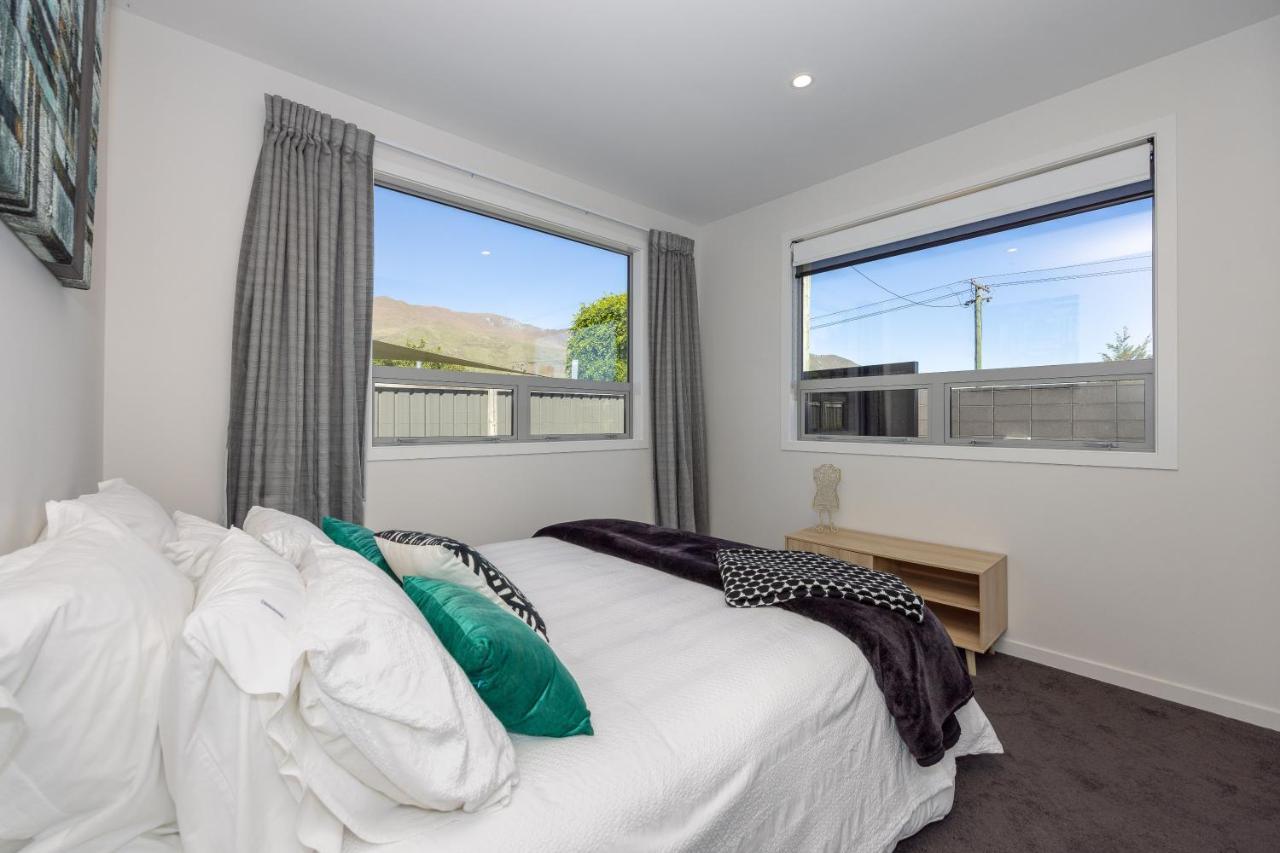 Prime Location On Warren St - 3 Bedroom Town House Wanaka Kültér fotó