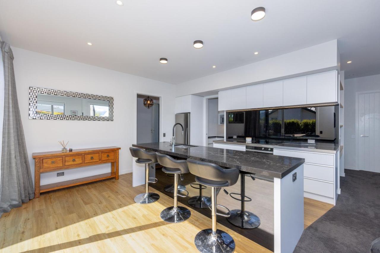 Prime Location On Warren St - 3 Bedroom Town House Wanaka Kültér fotó