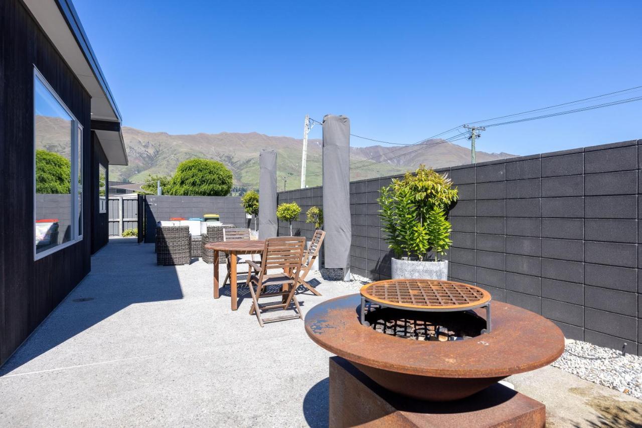 Prime Location On Warren St - 3 Bedroom Town House Wanaka Kültér fotó