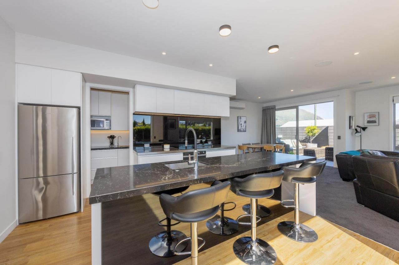 Prime Location On Warren St - 3 Bedroom Town House Wanaka Kültér fotó