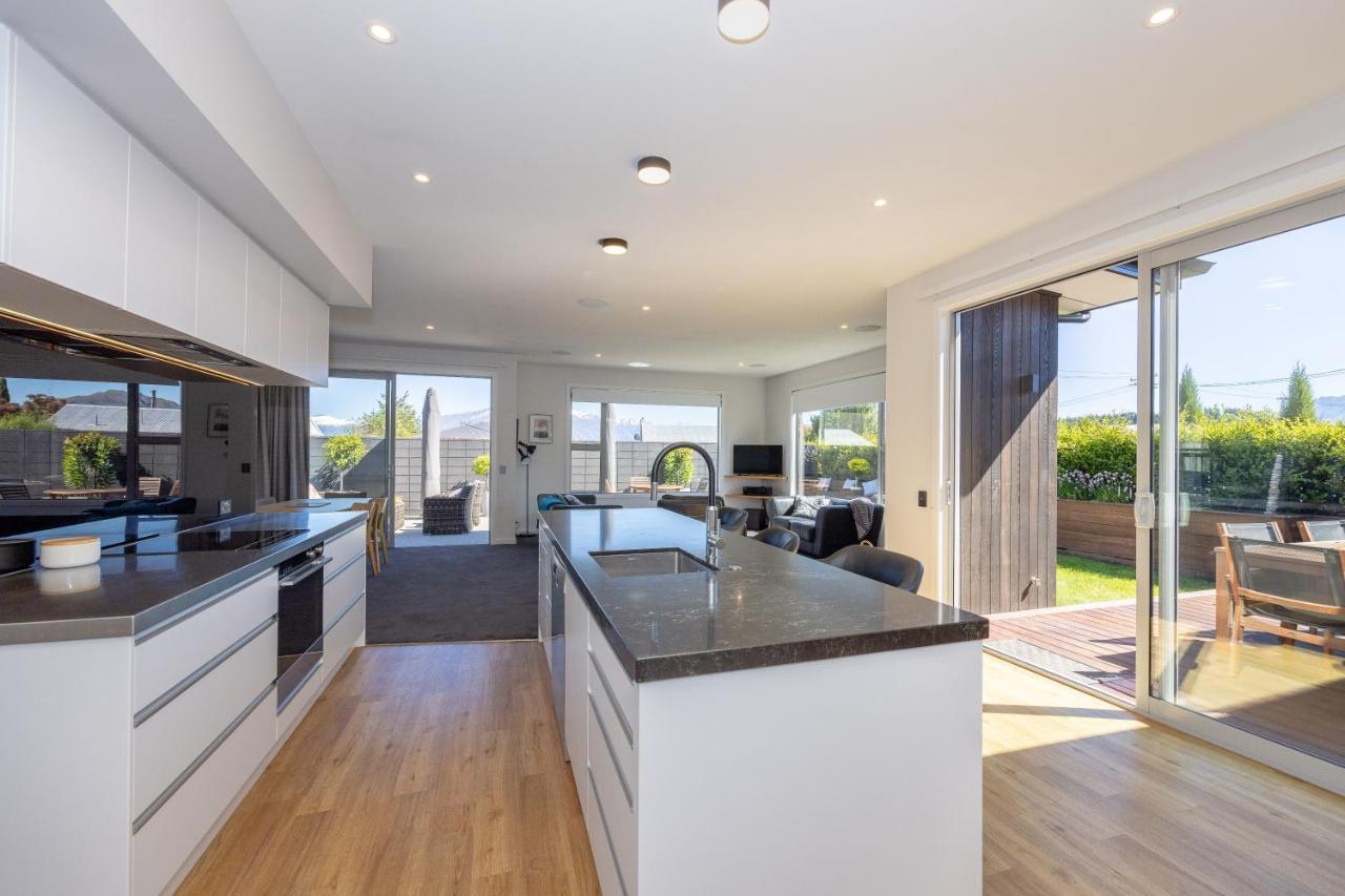 Prime Location On Warren St - 3 Bedroom Town House Wanaka Kültér fotó